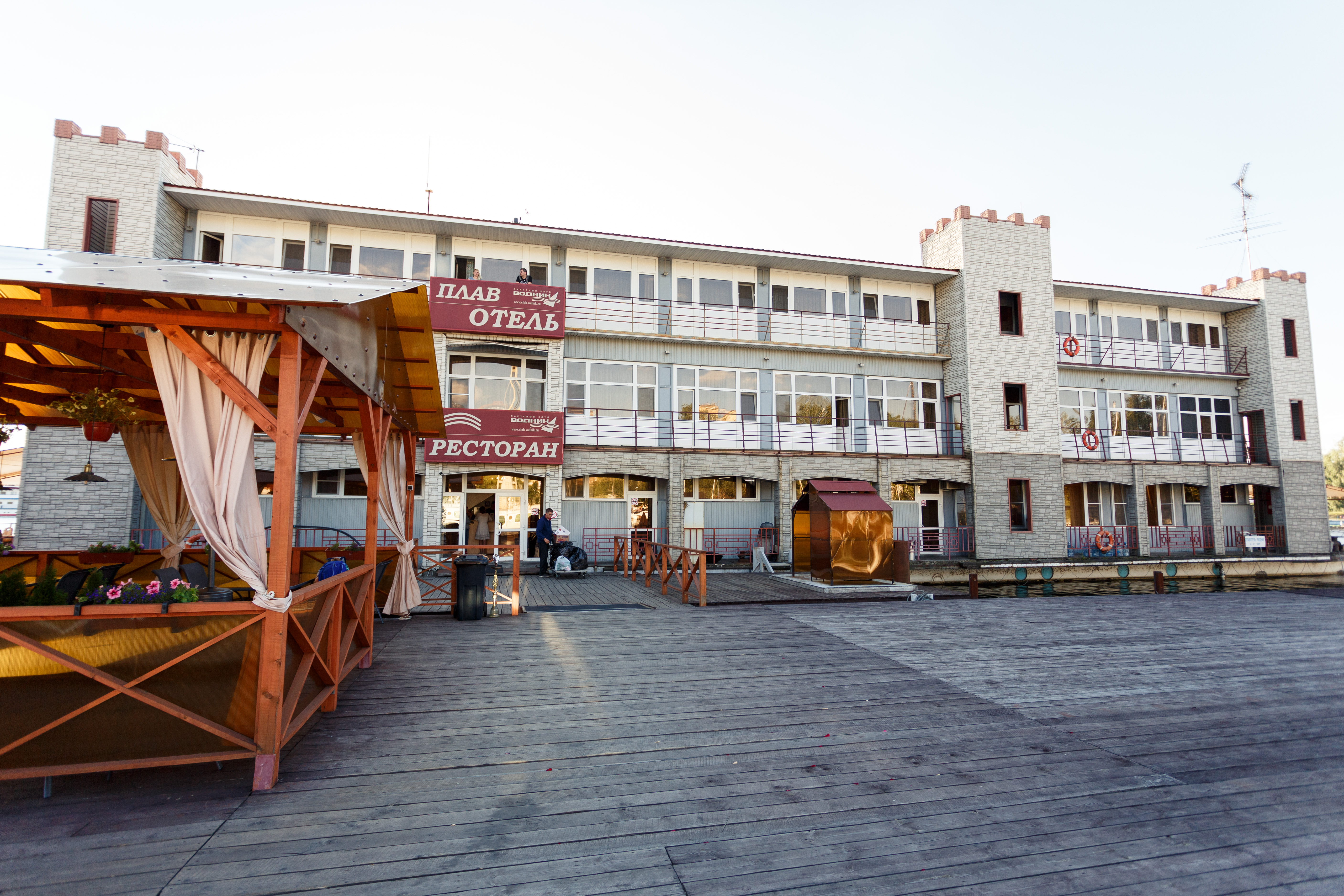 Рестораны на природе в загородном клубе «Водник»